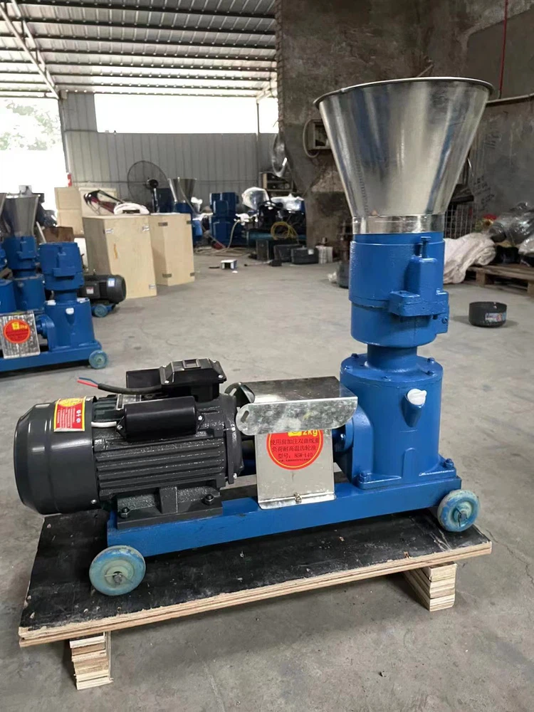 Compact animal feed pelletizer Compact animal feed pelletizer