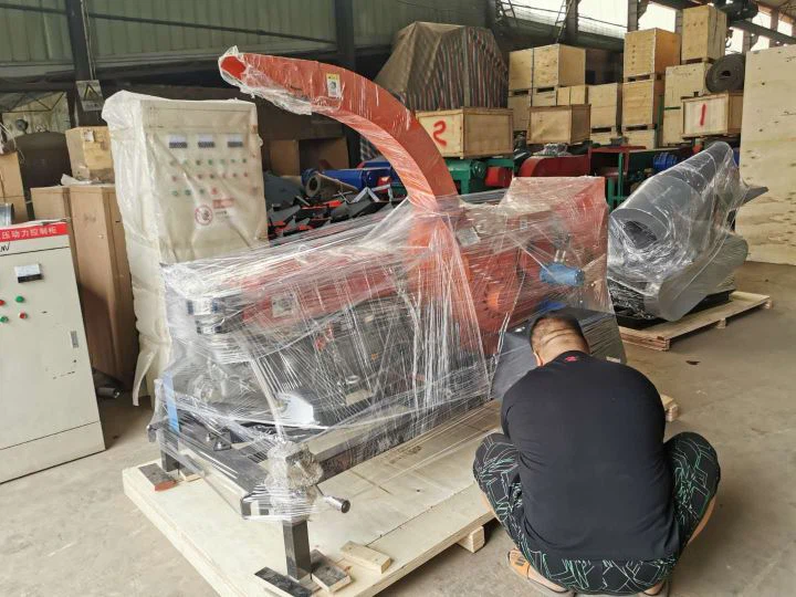 Mașină de tocat resturi de lemn