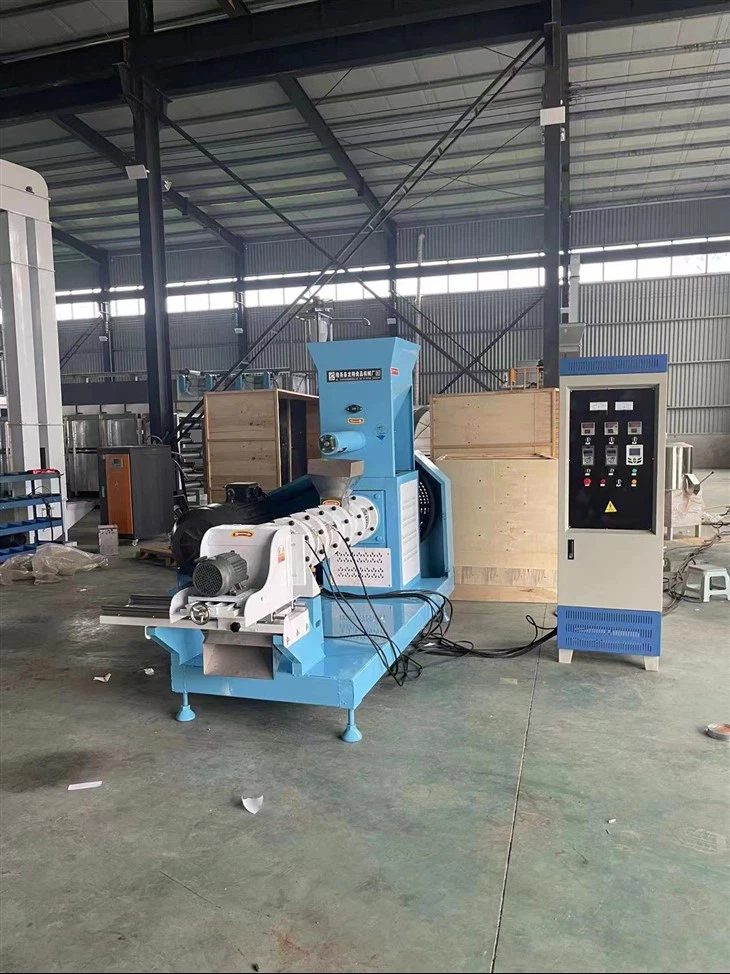 Extruder cu furaj plutitor de ultimă oră