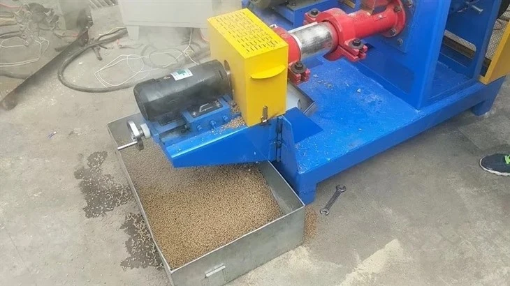 Penny-a-line Floating Feed Extruder